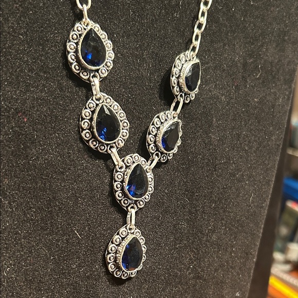 Blue sapphire Gemstone 925
Silver Handmade
Necklace Size 16” - Picture 2 of 9